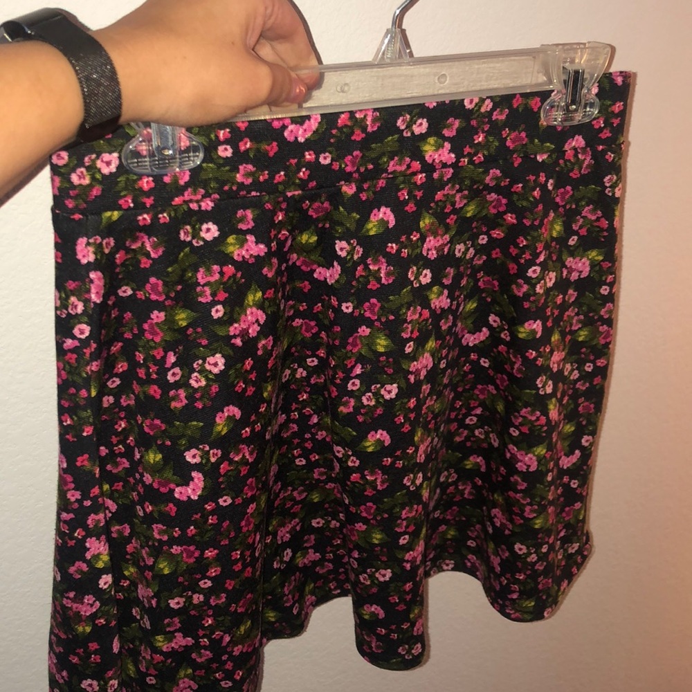 Skirts - Picture 3 of 3